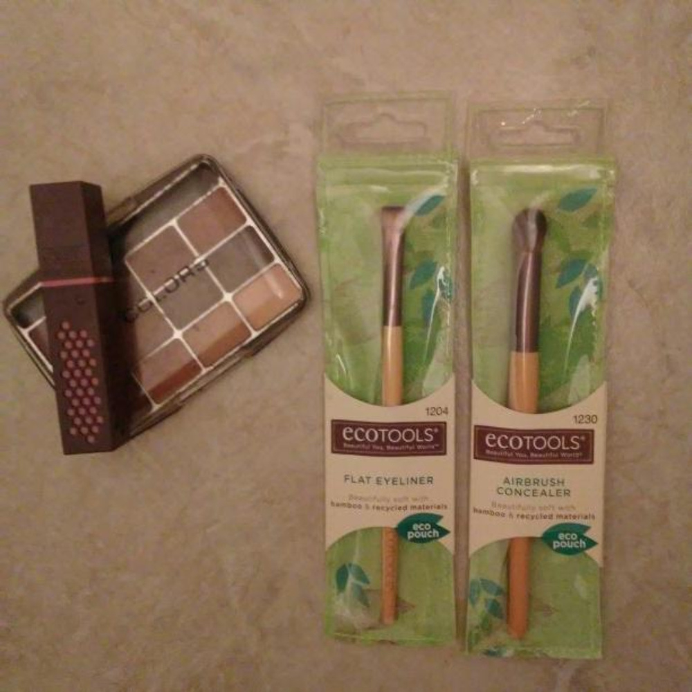 Ecotools Make up Brushes - Picture 1 of 3